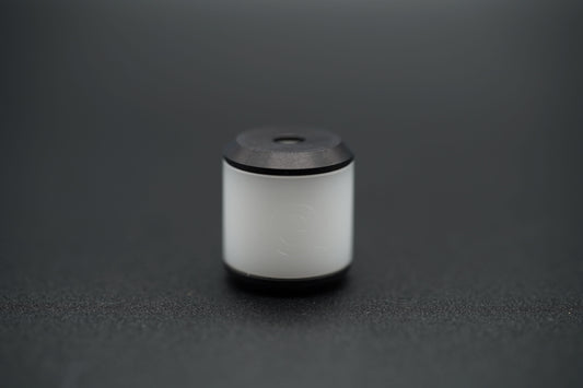 Dumpy white bobbin | black end-caps - 10 gram